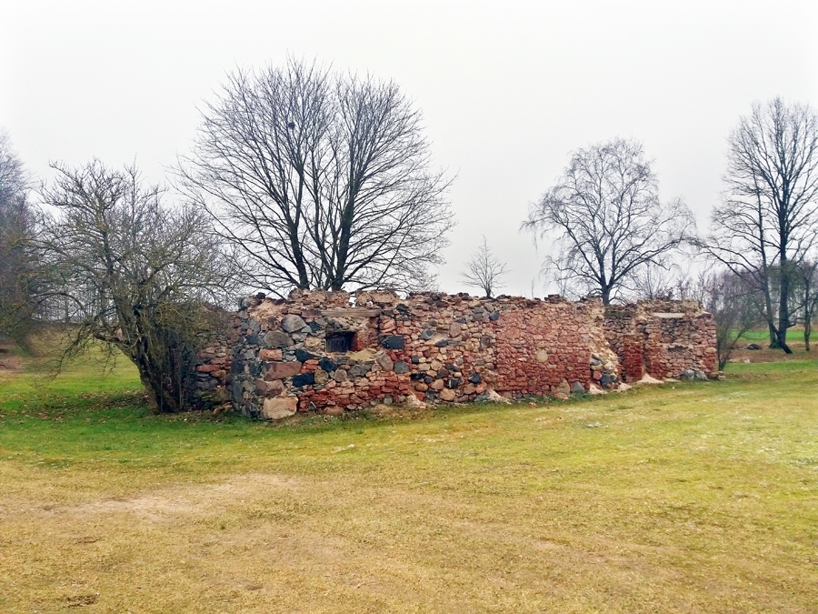 Mūru atliekas no Zorģes muižas pie ceļa uz ciematu saglabājušās līdz mūsdienām.
Autors: Antra Ērgle