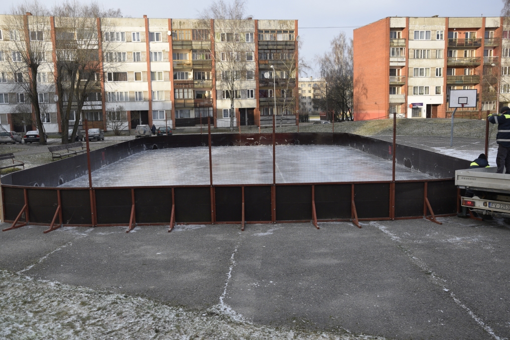 Bauskā, Vītolu ielas namu kvartālā, nule kā tapusi jauna slidotava.
Autors: Ivars Bogdanovs