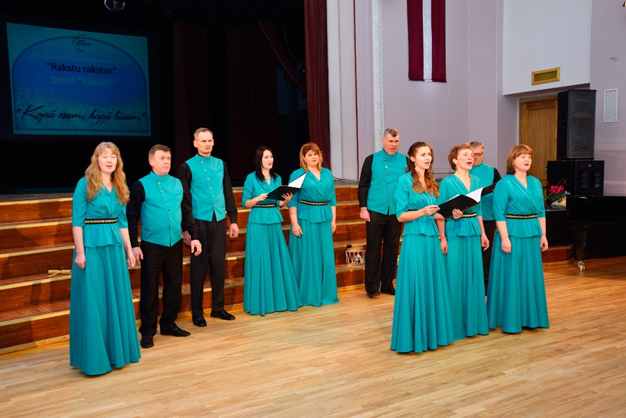Koncertā ansamblis «Eliksīrs» ar aizrautīgo uzstāšanos saņēma publikas ovācijas.
Autors: Ivars Bogdanovs