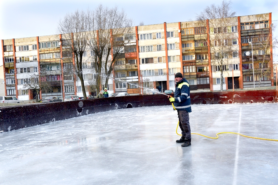 Bauskā, Vītolu ielas namu kvartālā, nule tapusi jauna slidotava.
Autors: Ivars Bogdanovs