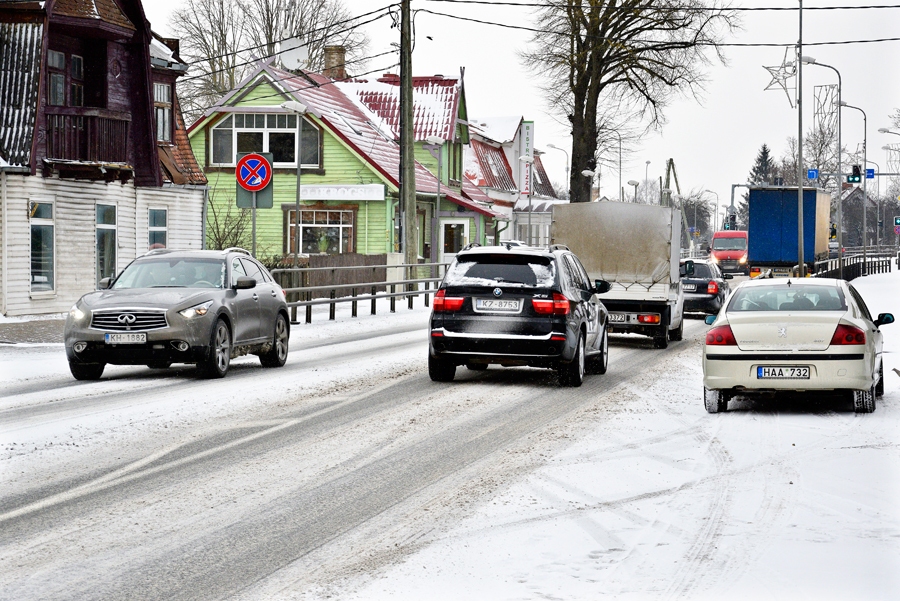 Katru darbdienas rītu simtiem iecavnieku brauc uz darbu citās pilsētās vai novados.
Autors: Ivars Bogdanovs