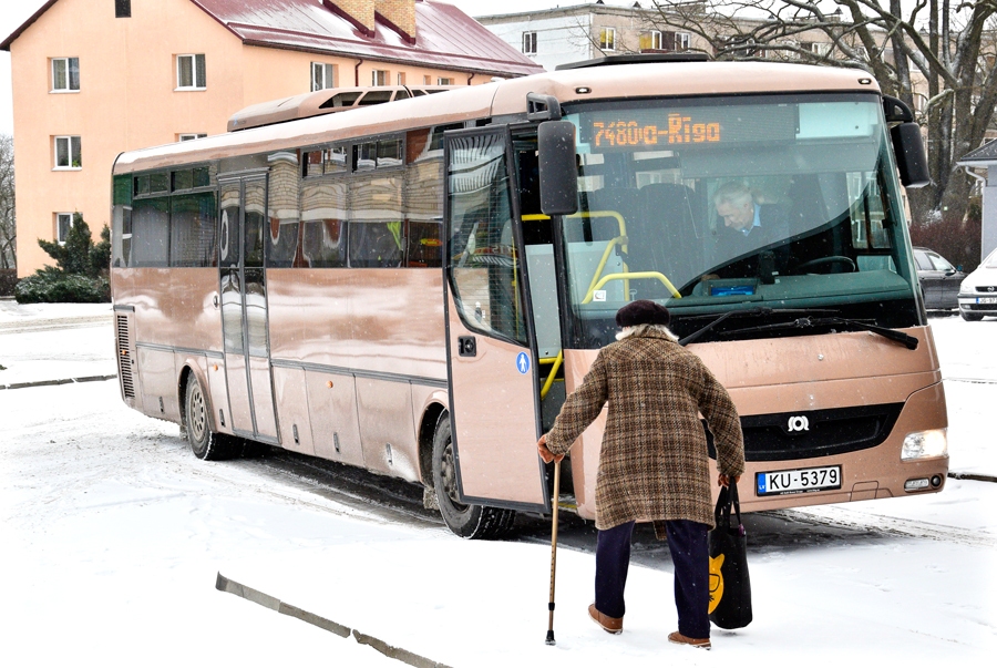 Autotransporta direkcija iesaka slēgt divus reisus maršrutā Rīga–Vecumnieki, sešus – maršrutā Rīga–Bauska.
Autors: Ivars Bogdanovs