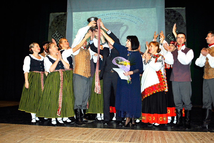 Konkursa «Bigas krūze» šī gada uzvarētāji, vidējās paaudzes deju kolektīvs no Jelgavas «Laipa».