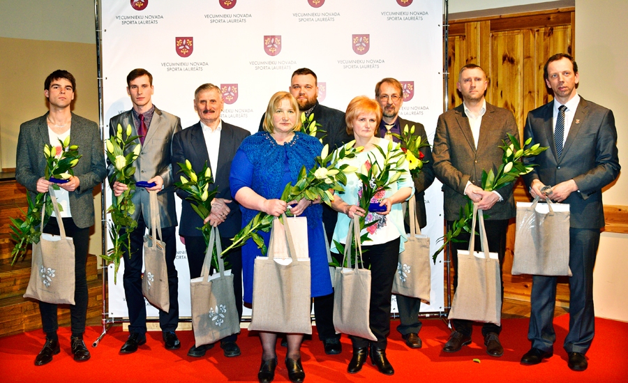 Vecumnieku novada sporta laureāta pasākumā godināja trenerus, kas vadīja savus audzēkņus ceļā līdz godalgām.
Autors: Ivars Bogdanovs