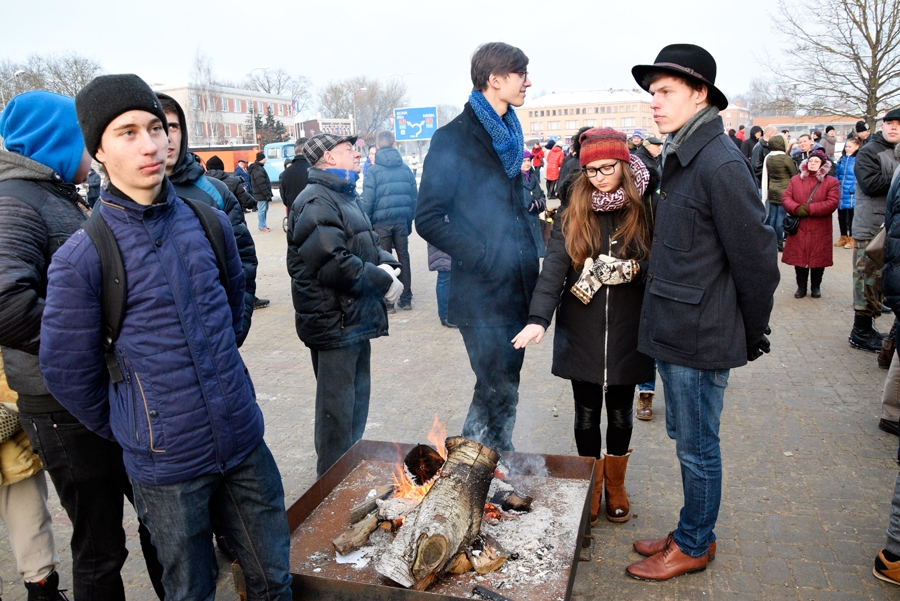 Bauskā radīta 1991. gada janvāra barikāžu laika noskaņa. Tajā iejūtas mūsdienu jaunieši, kas par šiem notikumiem dzirdējuši vien no saviem ģimenes locekļiem, skolotājiem.
Autors: Ivars Bogdanovs