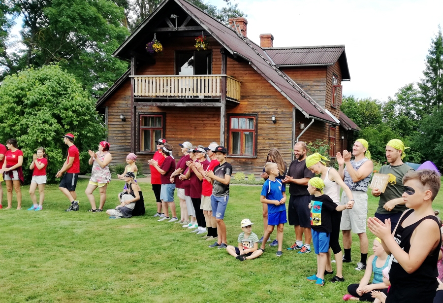 Strēļu dzimtas sporta spēlēs pagājušajā vasarā.
Autors: no personiskā albuma