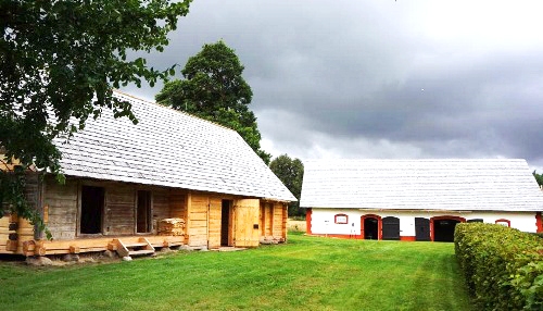 Kategorijā «Restaurācija» pieteikti divi objekti no Viļa Plūdoņa muzeja «Lejenieki» – atjaunotā ratnīca un klēts.
Autors: no bauskasmuzejs.lv.