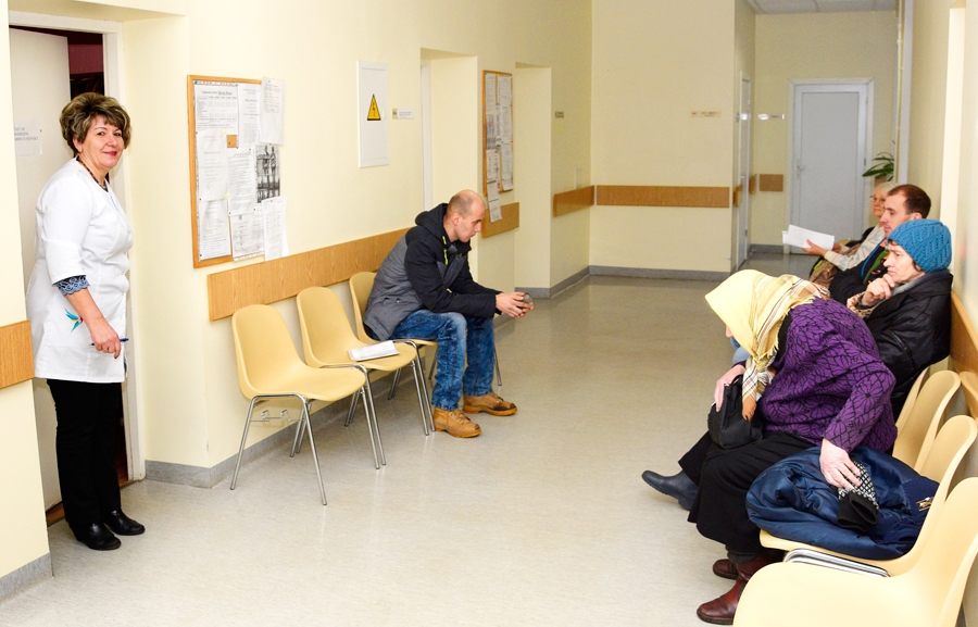 Ģimenes ārstes Marijas Bosko prakse Bauskā. Pacientus rindas kārtībā uz vizīti aicina ārsta palīdze Valentīna Manavicka.
Autors: Ivars Bogdanovs