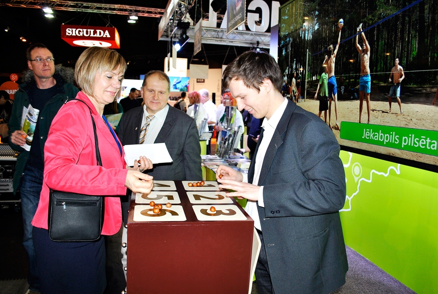 Reinis Pastars Bauskas puses stendā spēlē brīnumu spēli ar bijušo baušķenieci Dzintru Līci.
Autors: Vilnis Auzāns