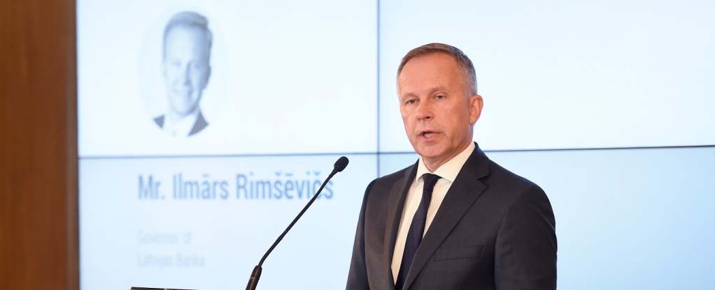 Latvijas Bankas prezidents Ilmārs Rimšēvičs tiek turēts aizdomās kriminālprocesā pēc Krimināllikuma 320.panta 4.daļas par kukuļa pieprasīšanu un pieņemšanu lielā apmērā.
Autors: ir.lv