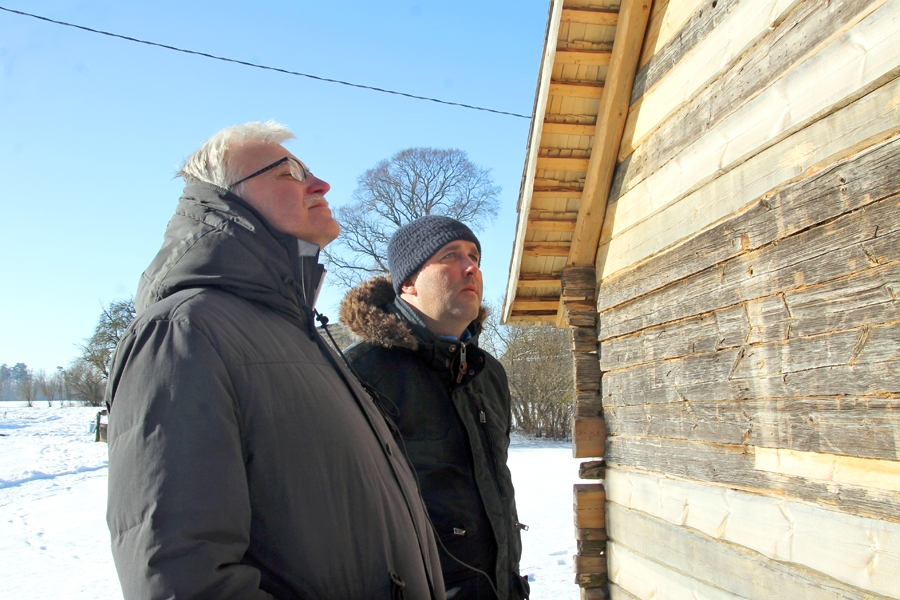 Matīss Markovskis stāsta par Viļa Plūdoņa «Lejenieku» muzeja klēts rekonstrukcijas īpatnībām.
Autors: Uldis Varnevičs