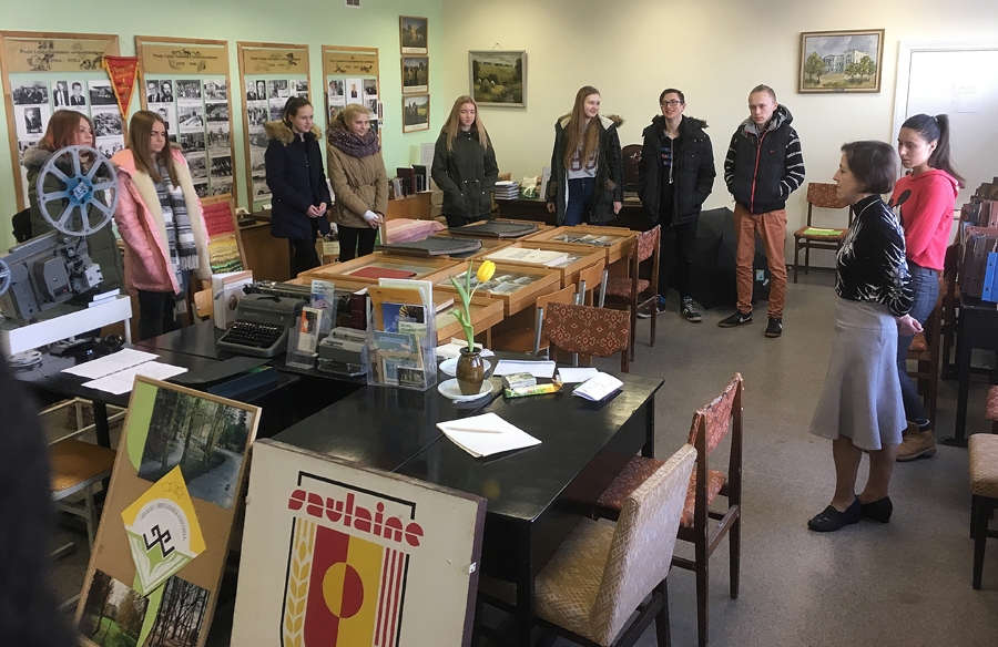 Skolēni no Valles un Skaistkalnes iepazina Saulaines profesionālās vidusskolas vēstures liecības muzejā.
Autors: no K. Stallīša albuma