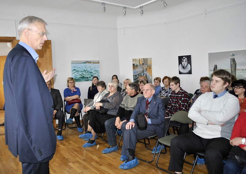 Eiropas Parlamenta deputāts Krišjānis Kariņš izklāsta savu viedokli par valstī notiekošo.
Autors: Vilnis Auzāns