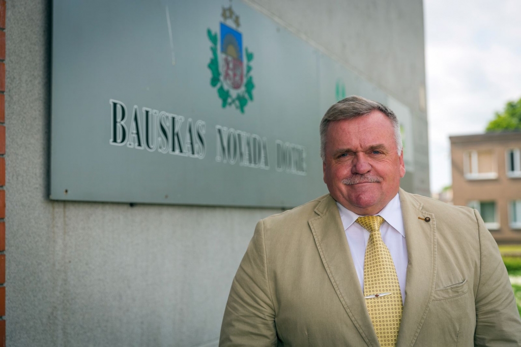 Bauskas novada deputāts Valdis Veips par iestāšanos partijā, kandidēšanu rudenī gaidāmajās Saeimas vēlēšanās un tikšanos ar iedzīvotājiem piektdien, 2. martā, neko nezina.
Autors: bauska.lv