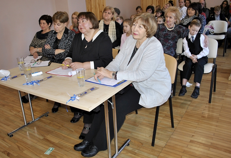 Skolēnu uzstāšanos vērtēja žūrija. Tajā strādāja režisore un pedagoģe Anna Jansone (no labās), režisore Dace Liepeniece un Valsts izglītības satura centra vecākā referente Dace Jurka.
Autors: Vilnis Auzāns