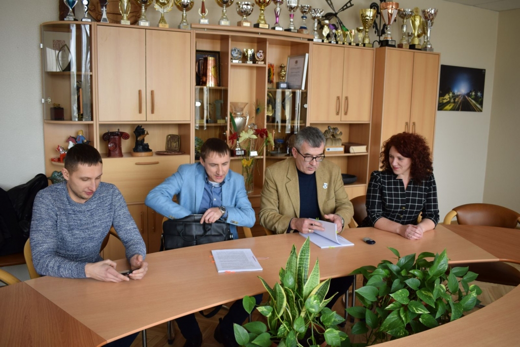 1.martā Bauskas novada pašvaldība noslēdza līgumu ar SIA “Reaton Ltd” par sporta laukuma pie Bauskas 2.vidusskolas pārbūvi. Būvdarbu uzraudzību veiks SIA “Jurēvičs un partneri”, savukārt autoruzraudzību SIA “BM-Projekts”, kas ir arī būvprojekta izstrādātāji.
Autors: bauska.lv