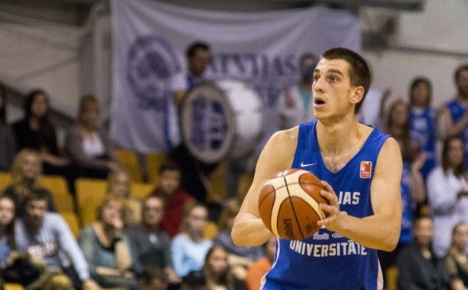 Linards Jaunzems ar 16,8 punktiem, 6,8 atlēkušajām bumbām un efektivitāti 18,5 ir otrais rezultatīvāko un efektīvāko rangā visā līgā.
Autors: sportacentrs.com