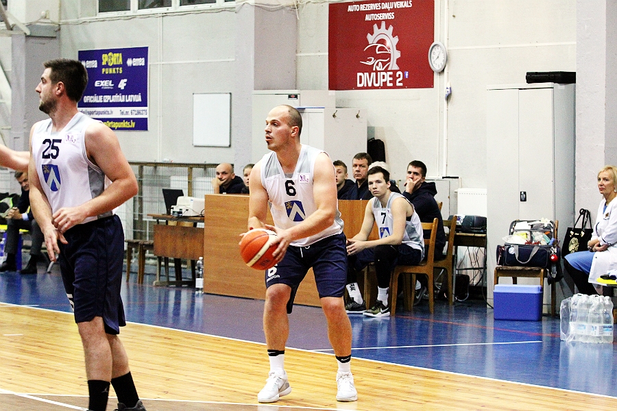 Kasparam Jakubonim, SC «Mēmele»/Bauskas BJSS» spēlētājam ar 6. numuru, pēdējā mačā – 23 punkti.
Autors: Elīna Gruncka