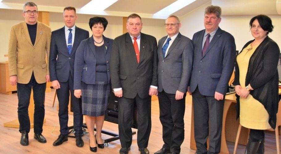 1.martā Jelgavas novada domē tika parakstīts sadarbības līgums par projekta “Lielupes atveseļošanas pasākumi – pakalpojumu un infrastruktūras izveide ūdens tūristiem” īstenošanā.
Autors: rundale.lv