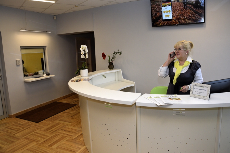 Inese Straujā vada SIA «Vides serviss» klientu apkalpošanas centra darbu.
Autors: Ivars Bogdanovs