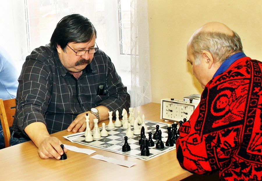 Maigonis Avotiņš (no kreisās) 50+ vecuma grupā kļuva par Latvijas čempionu šahā.
Autors: no «Bauskas Dzīves» arhīva