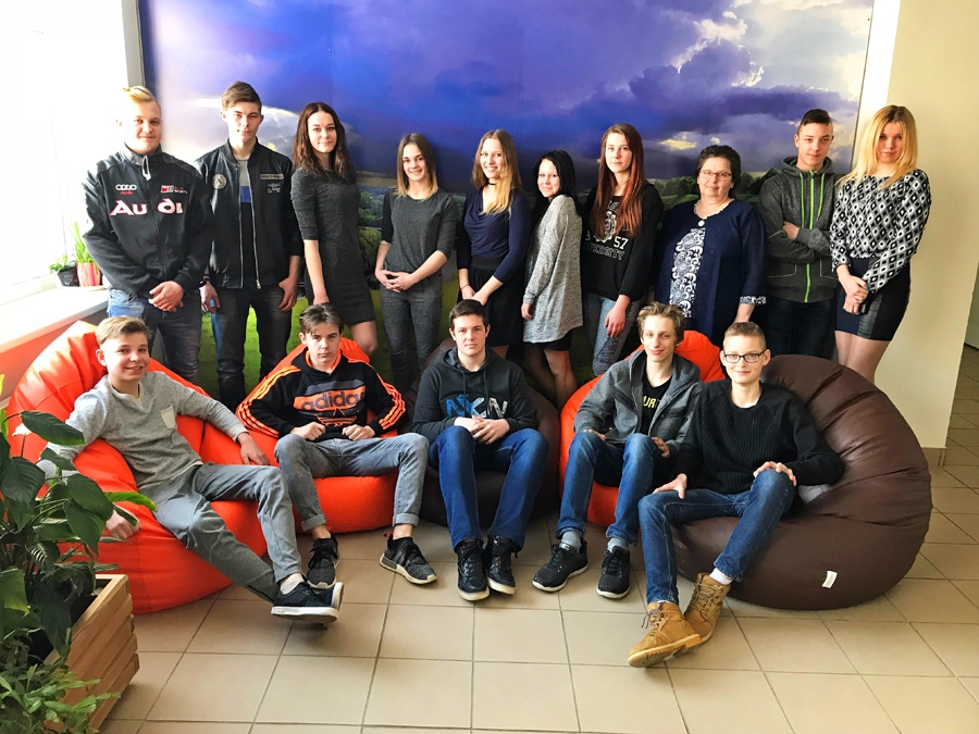 Jaunieši Valles vidusskolas 9. klasē ir sportiski, mākslinieciski un radoši, nākotnes plāni viņiem jau skaidri.
Autors: Artūrs Dulbe