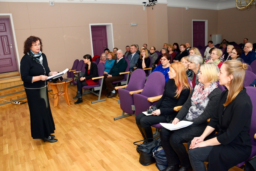 Anda Rācenāja, Iecavas E. Virzas bibliotēkas vadītāja, uzrunā sarīkojuma «Neredzamā bibliotēka» dalībniekus.
Autors: Ivars Bogdanovs