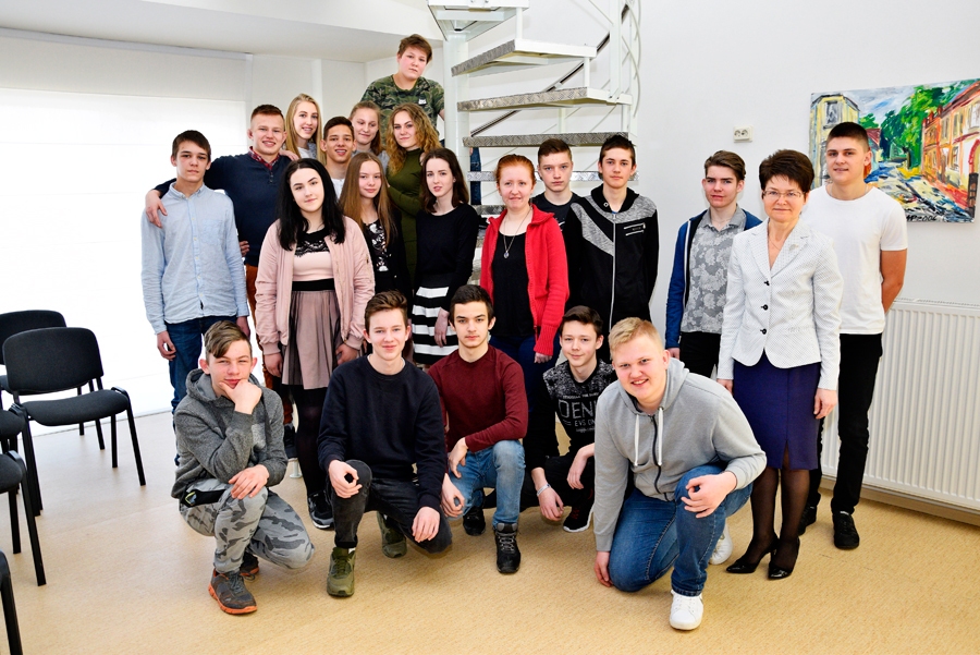 Bauskas 2. vidusskolas 9.b klase un audzinātāja Svetlana Jurčenoka.
Autors: Ivars Bogdanovs