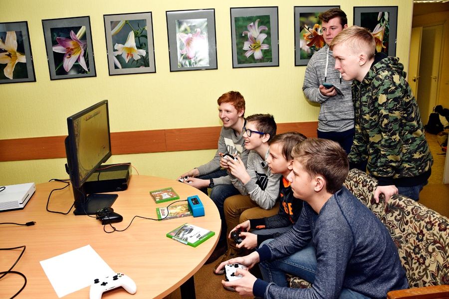 Brīvo laiku piektdien aptuveni 20 Vecumnieku pusaudžu pavadīja datorspēļu vakarā.
Autors: Ivars Bogdanovs