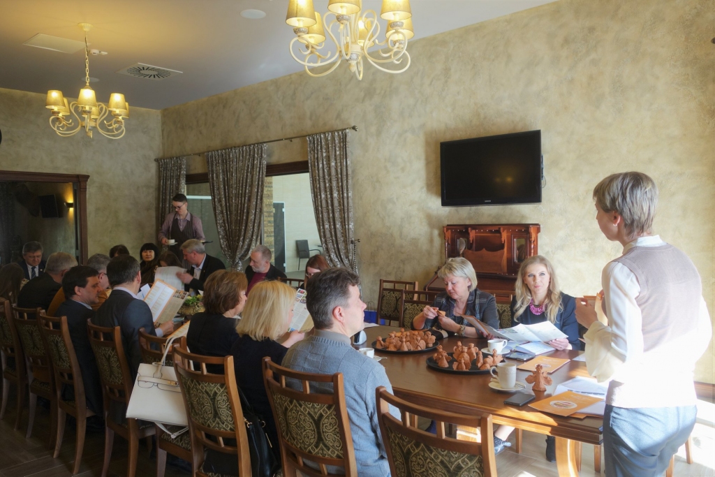 Akcijas «Iepazīsti kaimiņus Zemgalē!» pēdējie saskaņošanas darbi.
Autors: no albuma