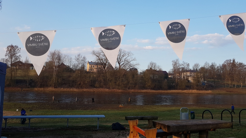 Ikviens interesents, ievērojot saistošos noteikumus, varēs piedalīties labas gribas makšķerēšanas sacensībās. Svētdienas rītā copmaņu iepretim pilsētas stadionam netrūkst.
Autors: www.bauskasdzive.lv
