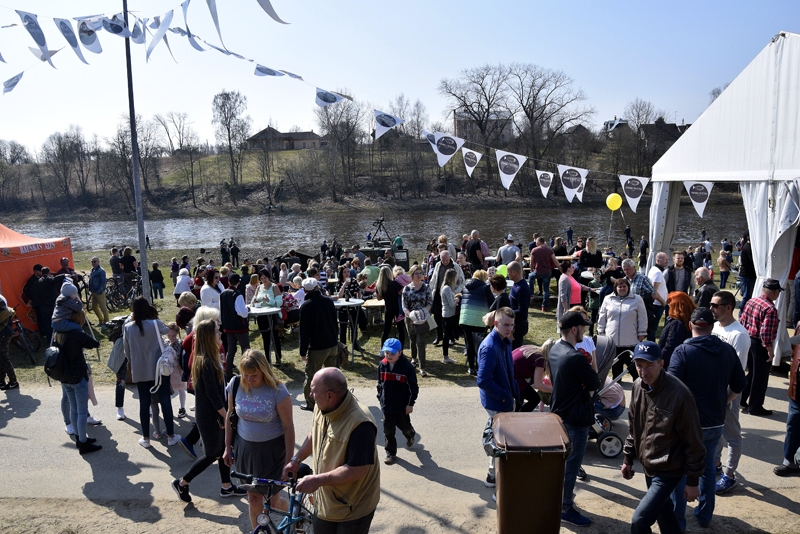Otrie Vimbu svētki Bauskā pulcēja simtus, māte daba bija parūpējusies par ideāliem laikapstākļiem, bet svētku organizatori par daudzveidīgu programmu.
Autors: Ivars Bogdanovs