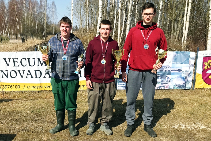 Pirmo trīs vietu ieguvēji (no kreisās) – Jānis Gipters, Kalvis Vaivads un Māris Mickus.
Autors: Artūrs Dulbe
