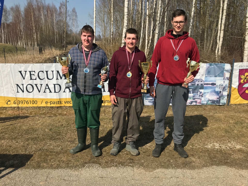 Pirmo trīs vietu ieguvēji (no kreisās) – Jānis Gipters, Kalvis Vaivads un Māris Mickus.
Autors: Artūrs Dulbe