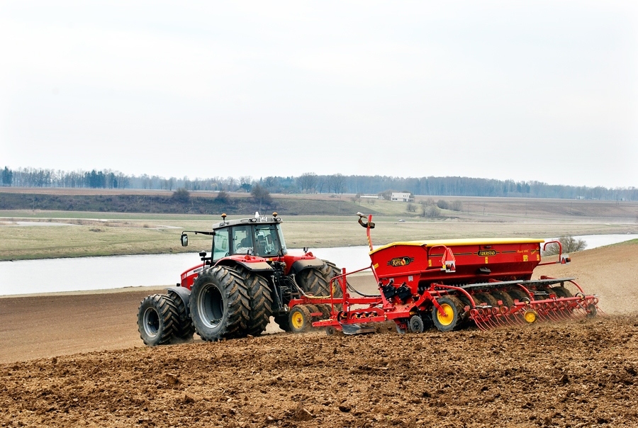 Zemnieku saimniecībā «Kaigari» pirmdien sāka sēt zirņus.
Autors: Ruta Keiša