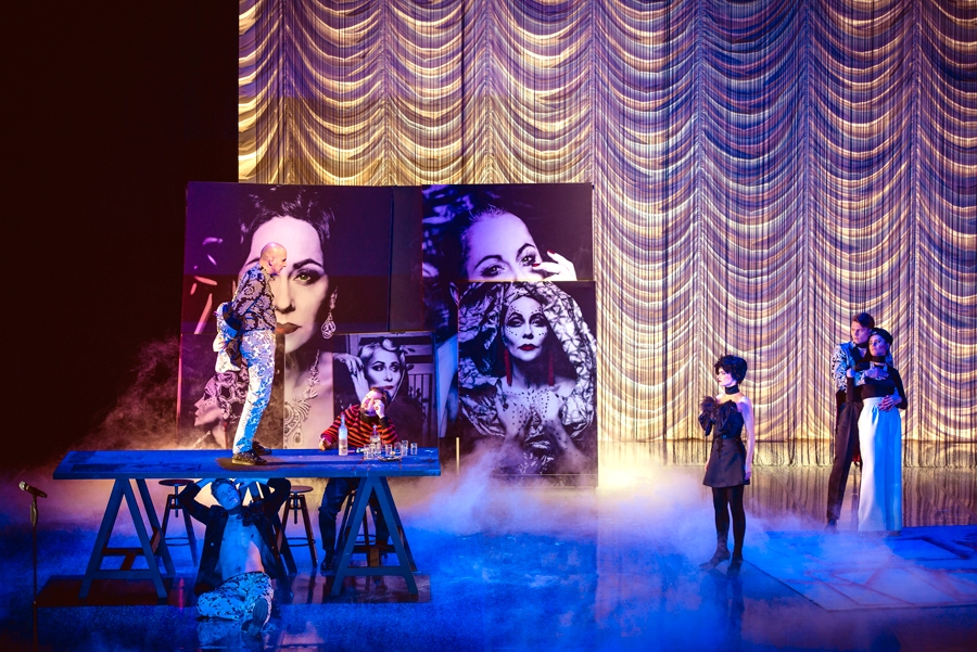 Izrādē «Būt Kejai Gondai» izmantota Dailes teātra Lielās zāles milzīgā skatuve.
Autors: Daina Geidmane