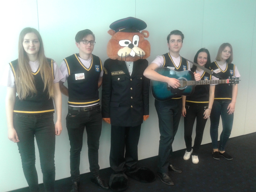 Skaistkalnes vidusskolas komanda «Cielaviņa»: Elīza Markovska (no kreisās), Mārtiņš Dvinskis, Klāvs Markuns-Grinbergs, Diāna Davidova un Annija Pauloviča.
Autors: Valerijs Markuns