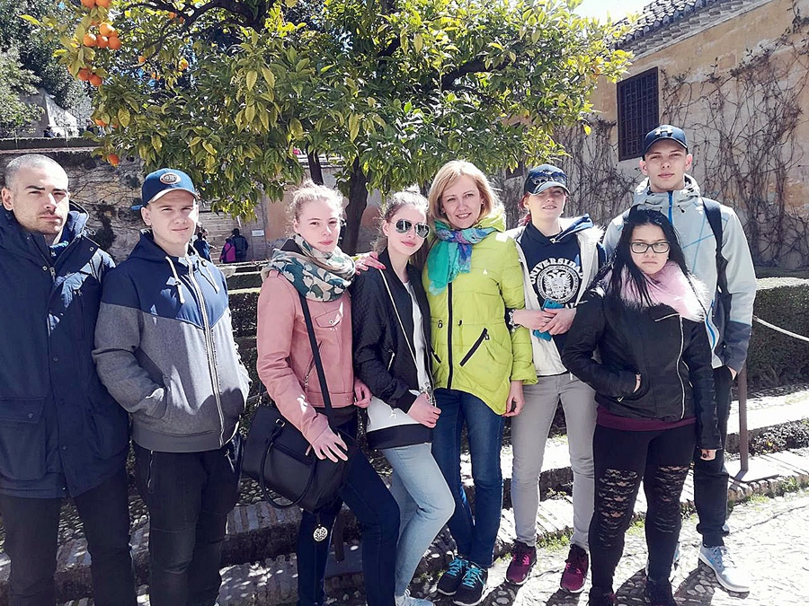 Saulaines viesmīlības un ēdināšanas pakalpojumu speciālisti kopā ar skolotāju Sanitu Collenkopfu.
Autors: no skolas albuma