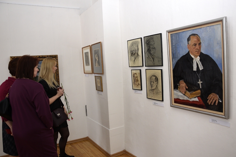 Trīs baušķenieku, gleznotāju Arnolda Nulīša, Viļa Lingas un Pētera Zuša izstādes atklāšanā.
Autors: Ivars Bogdanovs