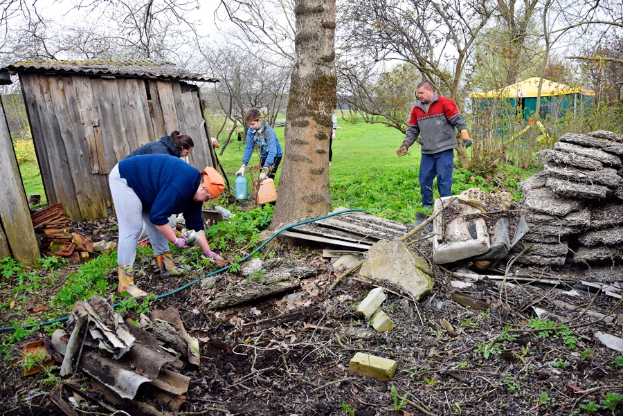 Savācot citu izmestos atkritumus, talcinieki cer, ka sakoptu vidi cilvēki kaunēsies piemēslot.
Autors: Ivars Bogdanovs