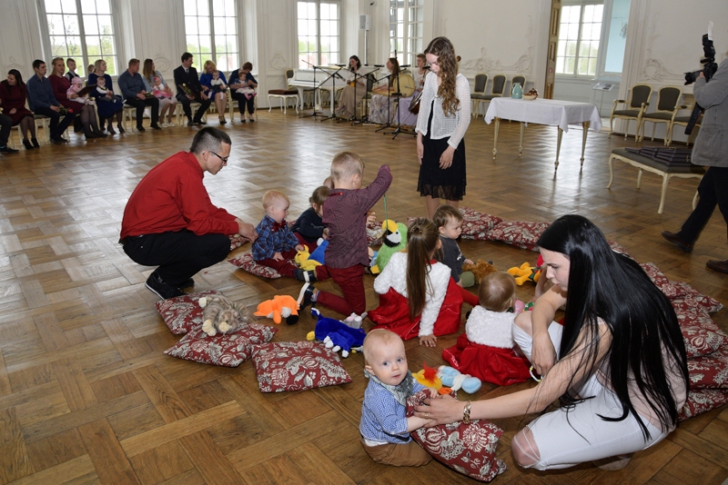 Rundāles pils Baltajā zālē notika tradicionālais Rundāles novada jaundzimušo sveikšanas pasākums.