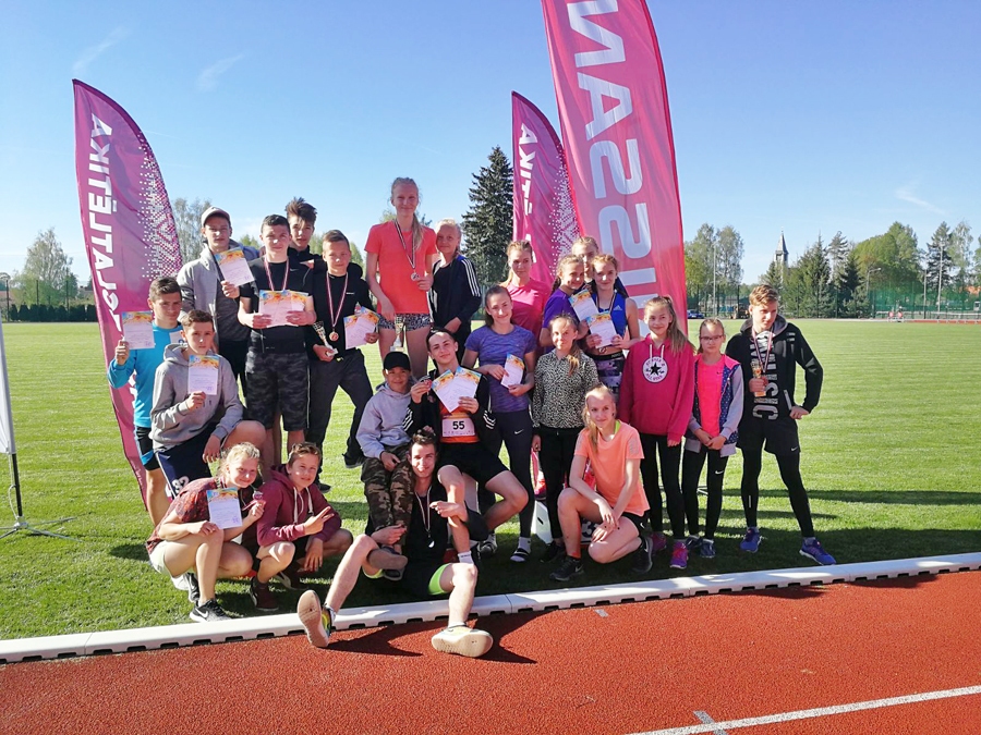 Bauskas novada Bērnu un jaunatnes sporta skolas audzēkņi pēc sacensībām Iecavā.
Autors: Renārs Burgevics