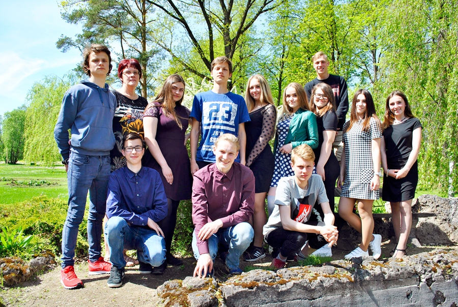 Vecsaules pamatskolas 9.a klase.
Autors: Vilnis Auzāns