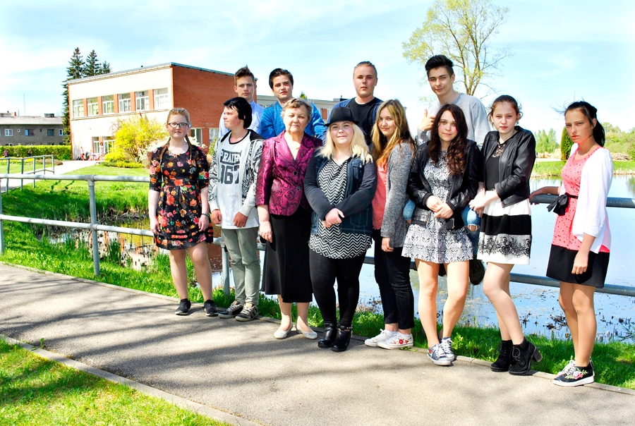 Vecsaules pamatskolas 9.b klase.
Autors: Vilnis Auzāns