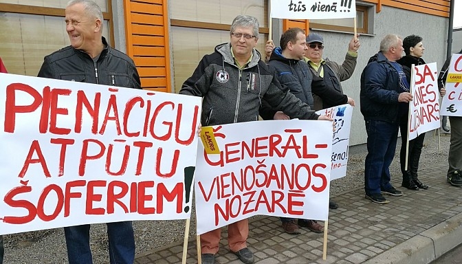 Aprīļa sākumā LAKRS Bauskā rīkoja piketu, lai vērstu sabiedrības uzmanību neapmierinošajai situācijai pasažieru autopārvadājumu sektorā.
Autors: No arhīva.