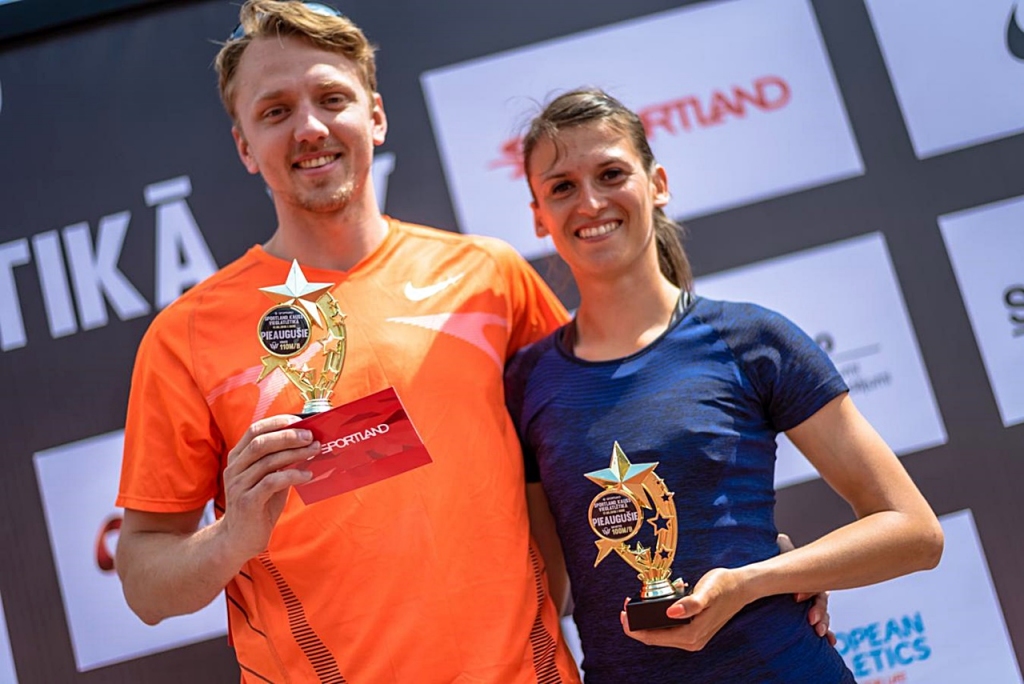 Jānis Baltušs un Ilona Dramačonoka uzvarēja barjerskrējienos.
Autors: Sanita Sparāne, athletics.lv