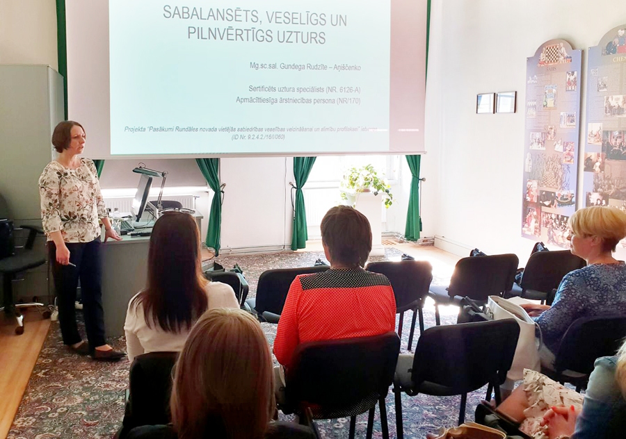 Seminārs Rundālē notika projektā «Pasākumi Rundāles novada vietējās sabiedrības veselības veicināšani un slimību profilaksei».
Autors: Sandra Danosa