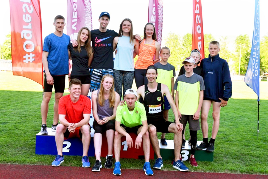 Iecavas novada vieglatlētu izlase savāca kuplu skaitu godalgu.
Autors: Romāns Kokšarovs, athletics.lv