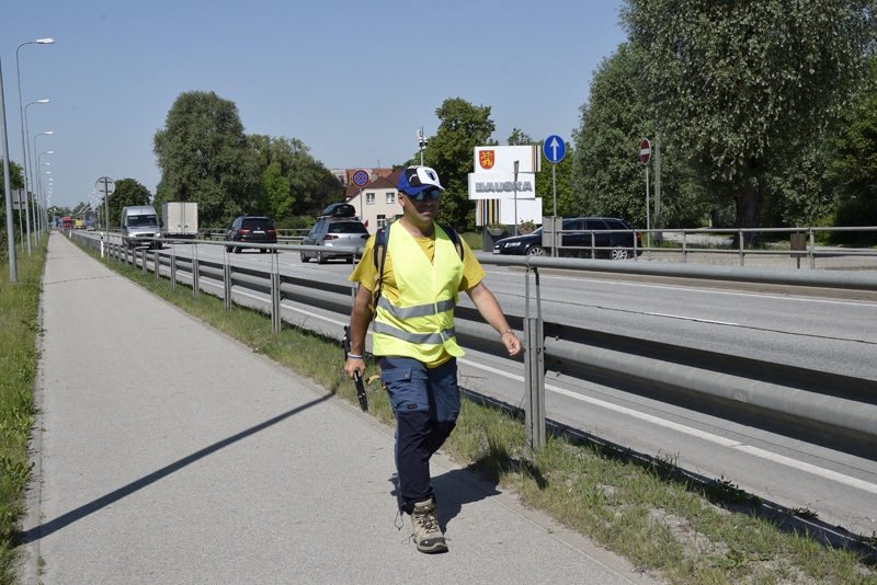 Katalonietis Džordi Arrufats 25. maija pusdienlaikā kājām devās no Bauskas uz Lietuvu.