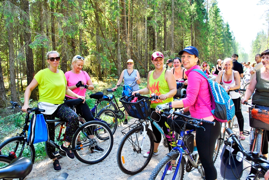 Smaids velobraucēju sejās liecina, ka enerģijas viņiem vēl pietiek.
Autors: Vilnis Auzāns